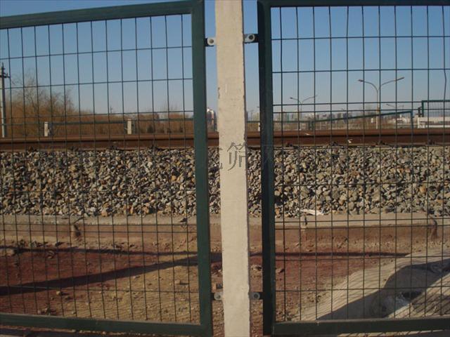 铁路护栏网价格，铁路护栏网规格，铁路护栏网厂家